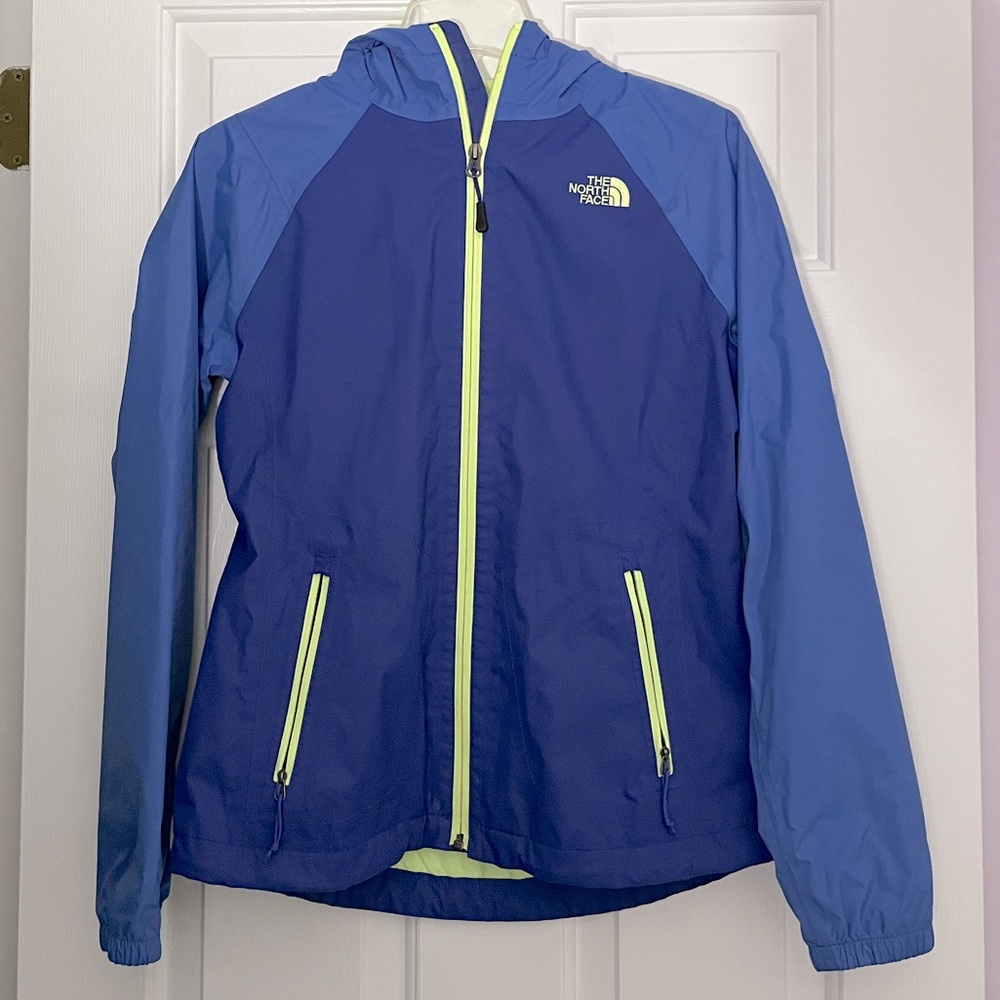 The North Face women’s Small rain jacket/windbreaker